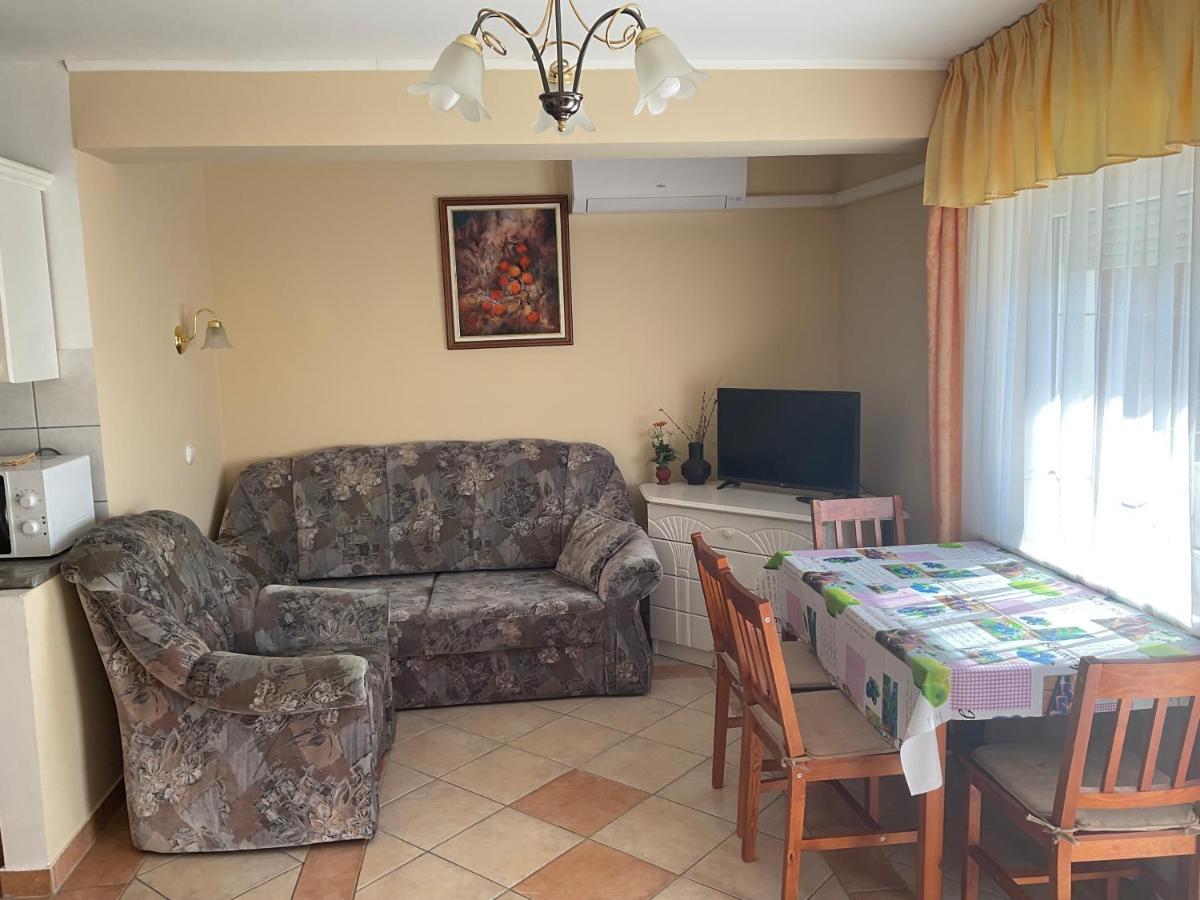 Arany Apartmanhaz Zalagyoengye Zalakaros Exterior foto