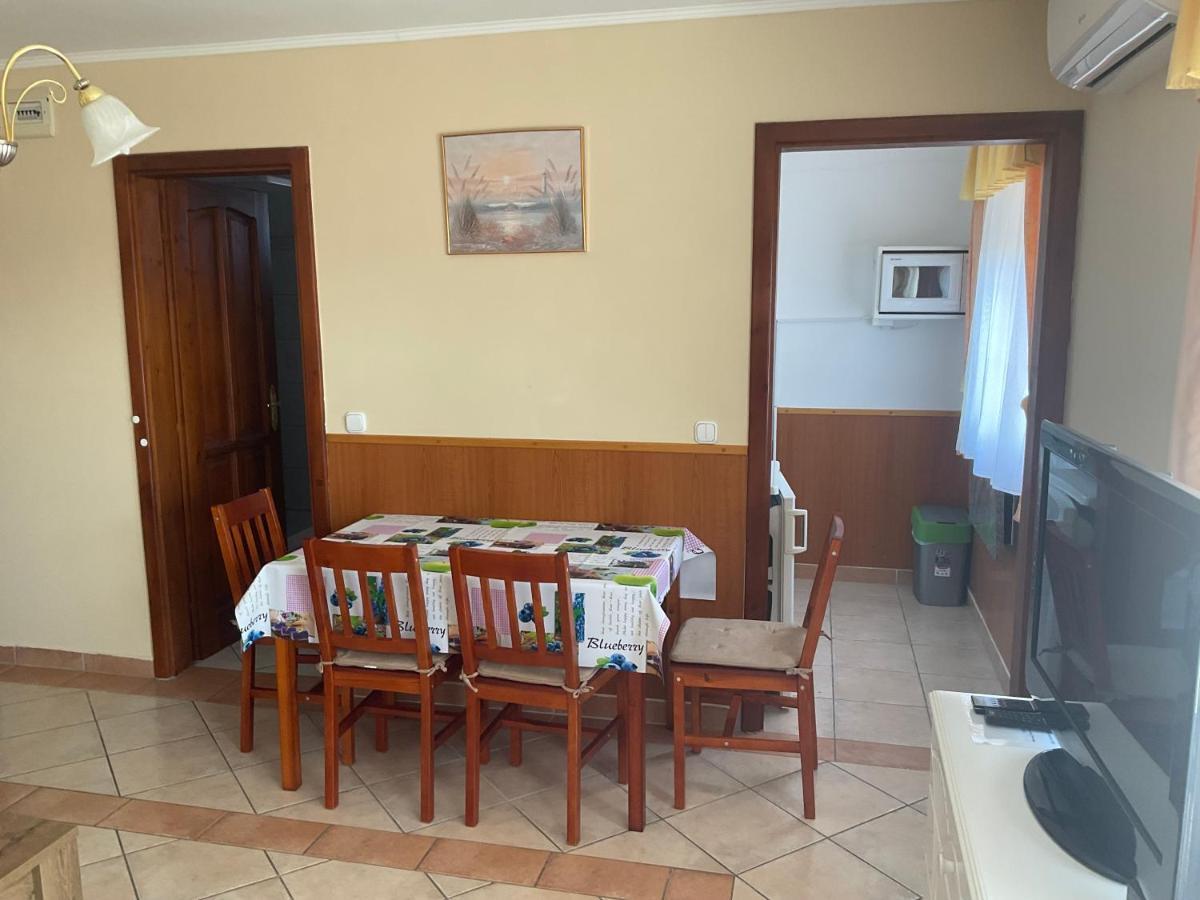Arany Apartmanhaz Zalagyoengye Zalakaros Exterior foto